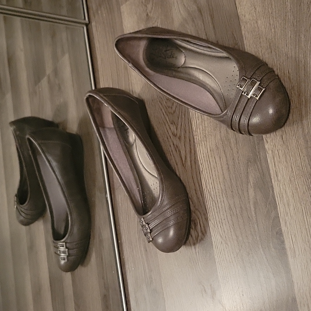 Life stride flats gray size 6